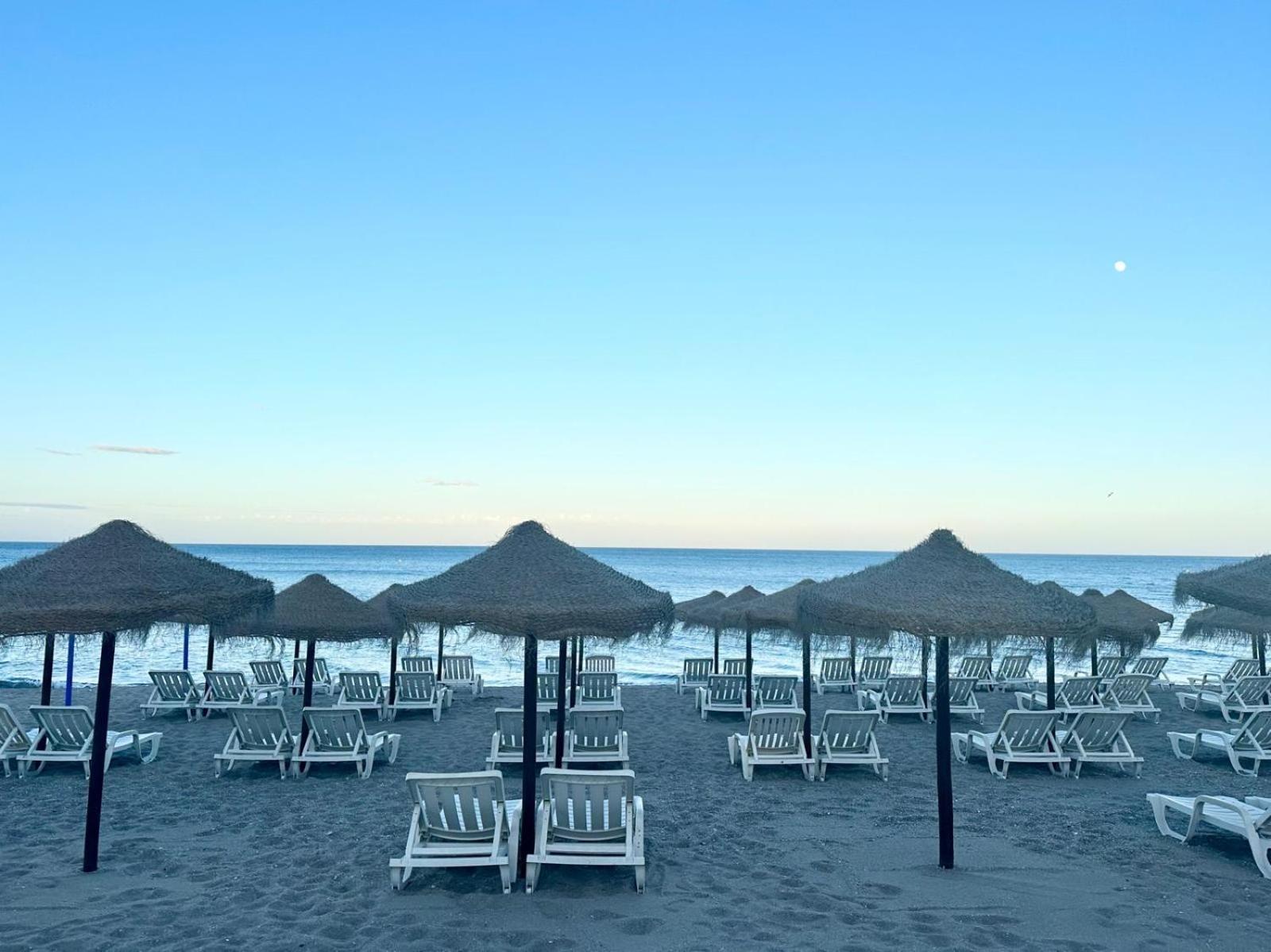 Costa Del Sol Seaside Studio - 5 Mins From Beach Фуeнхирола Екстериор снимка