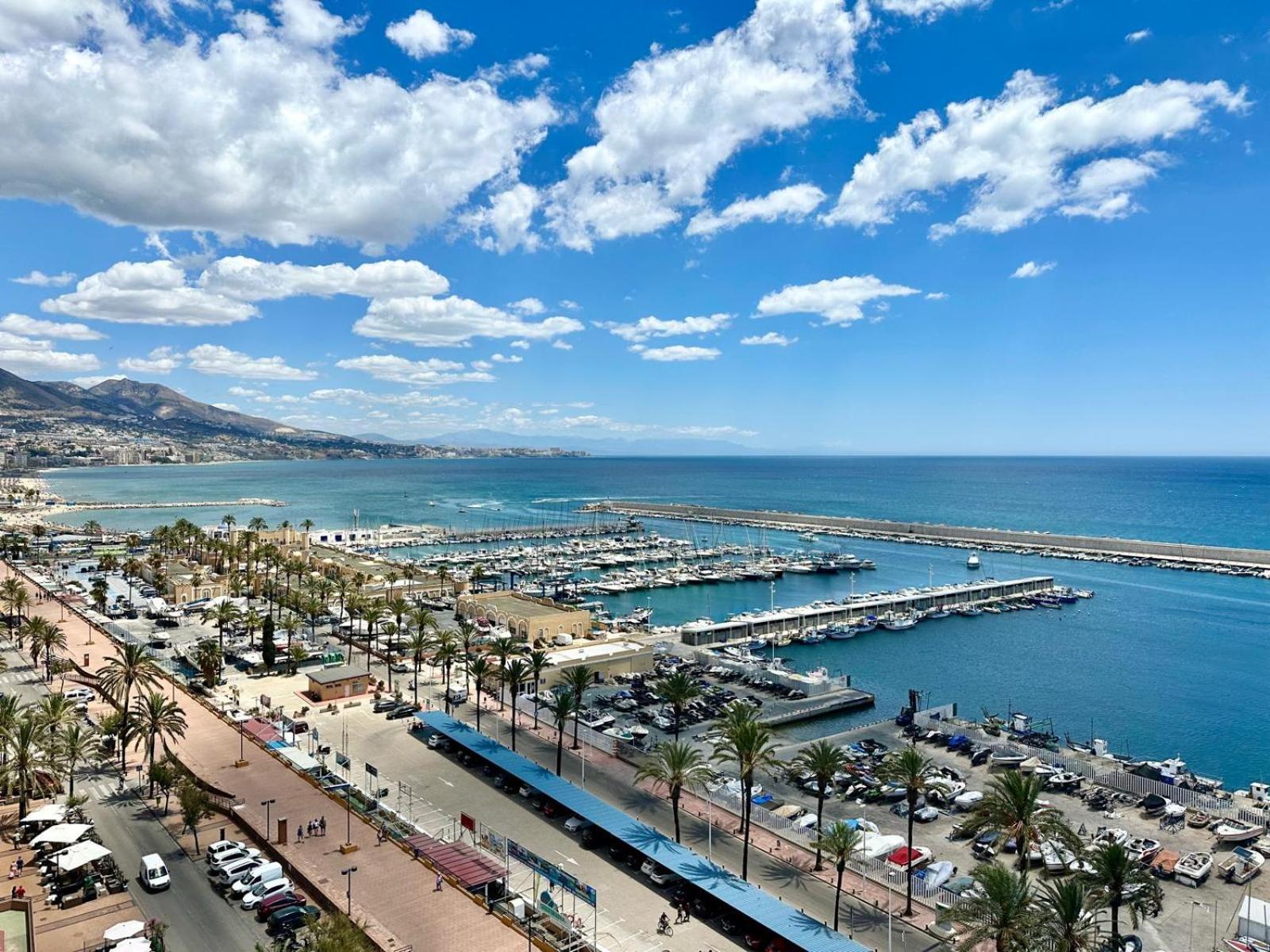 Costa Del Sol Seaside Studio - 5 Mins From Beach Фуeнхирола Екстериор снимка