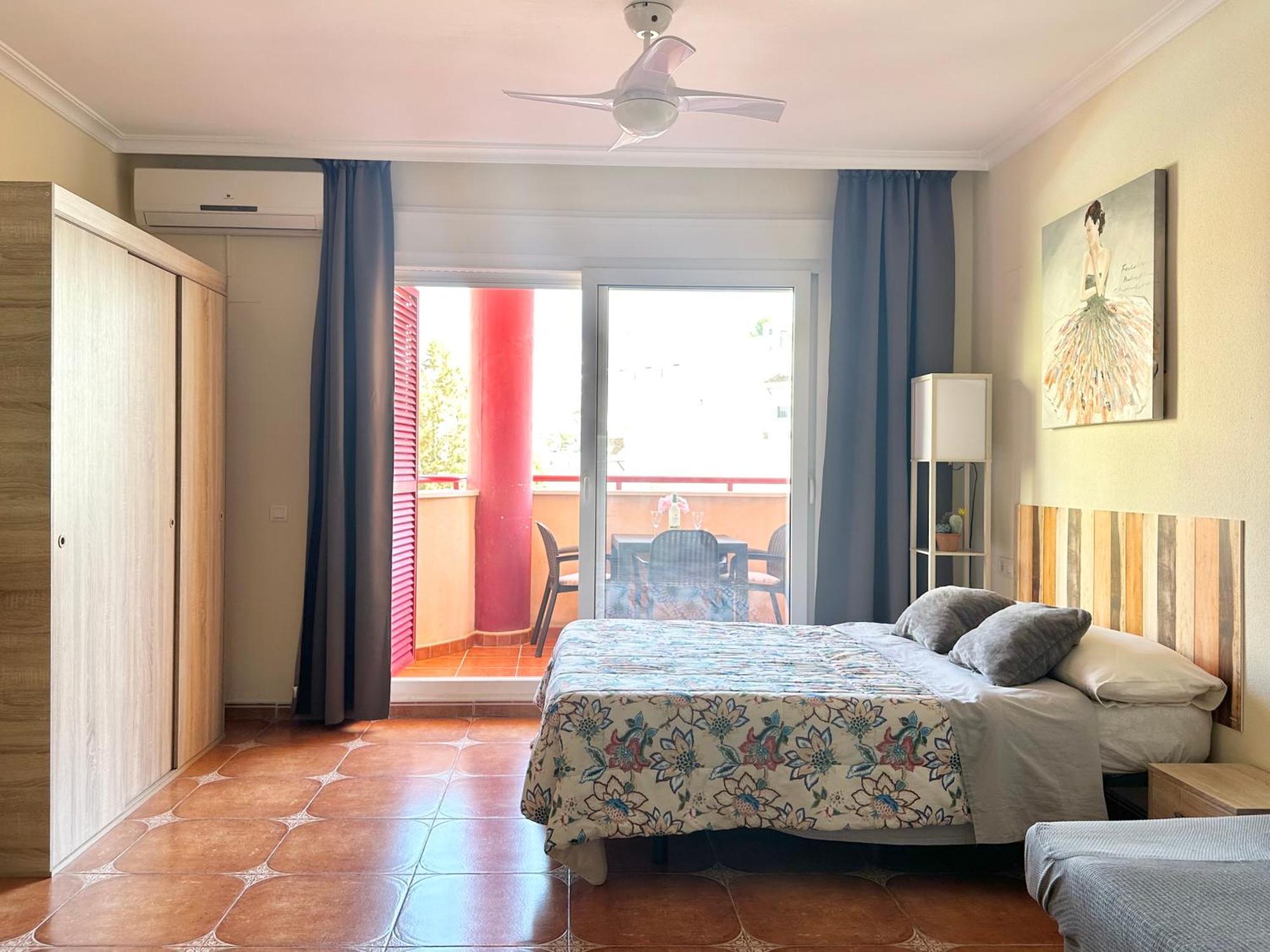 Costa Del Sol Seaside Studio - 5 Mins From Beach Фуeнхирола Екстериор снимка