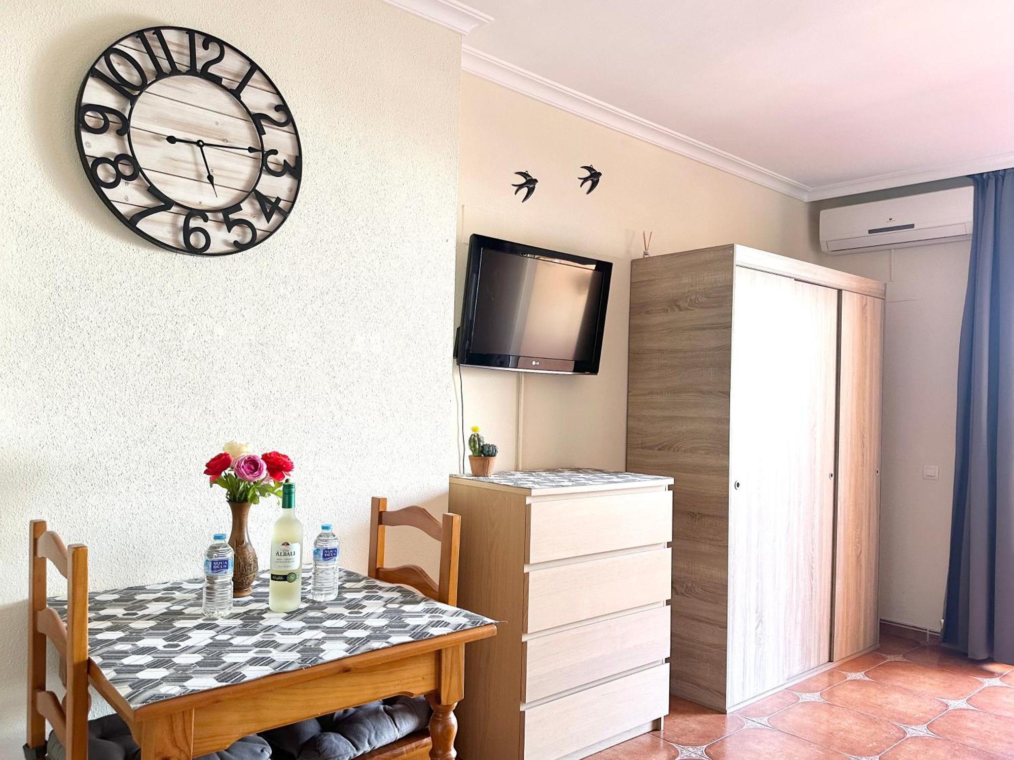 Costa Del Sol Seaside Studio - 5 Mins From Beach Фуeнхирола Екстериор снимка