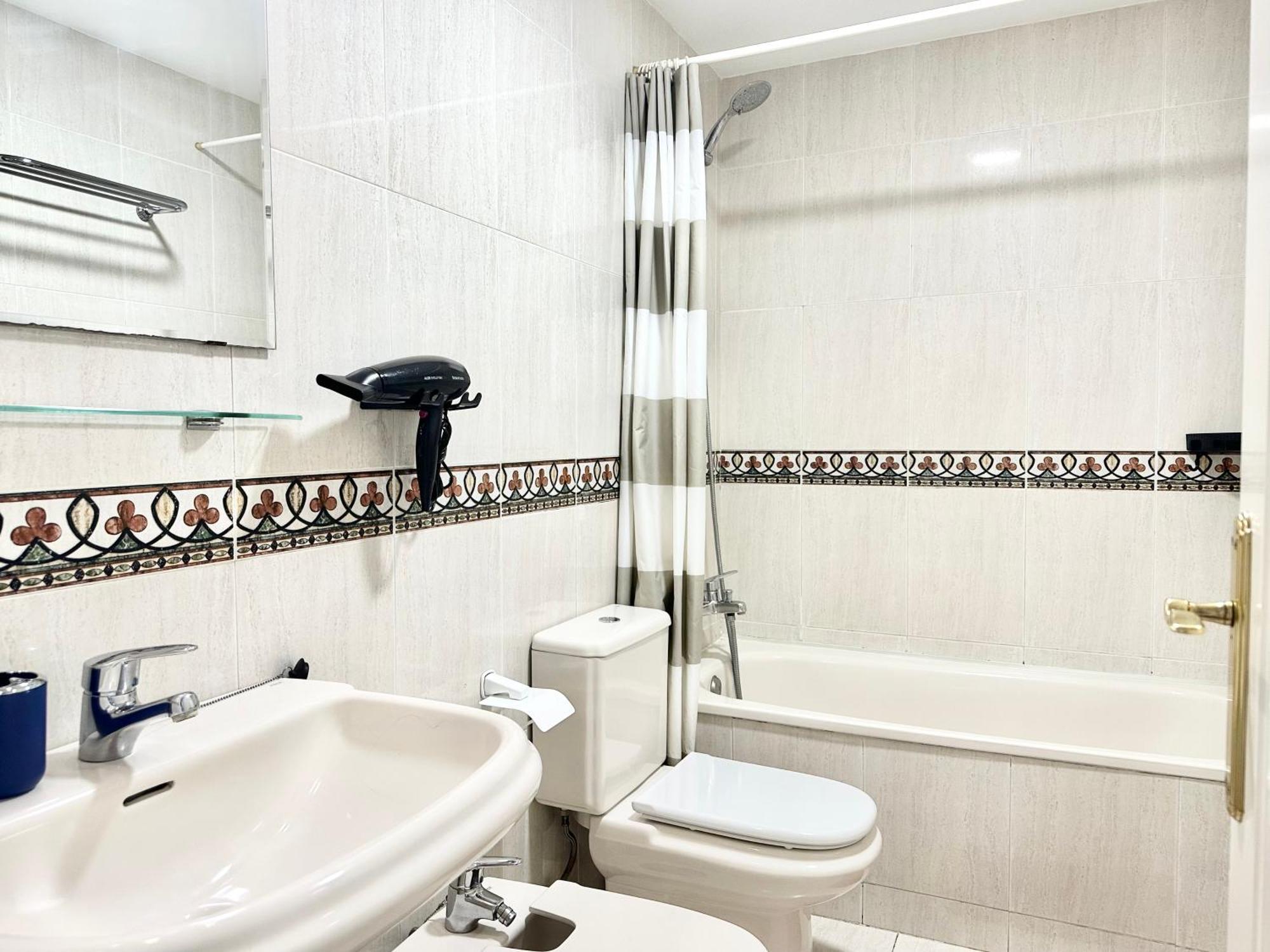 Costa Del Sol Seaside Studio - 5 Mins From Beach Фуeнхирола Екстериор снимка