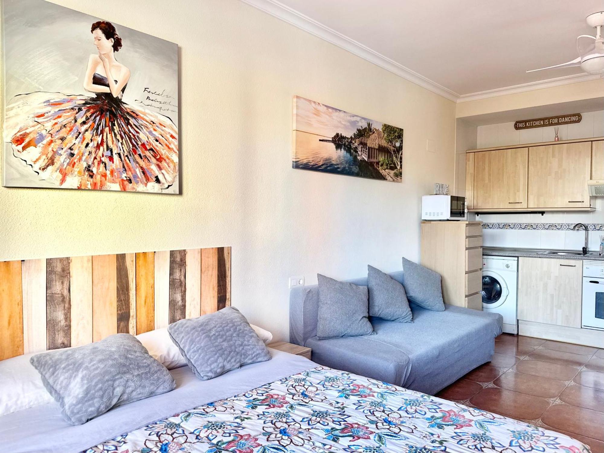 Costa Del Sol Seaside Studio - 5 Mins From Beach Фуeнхирола Екстериор снимка